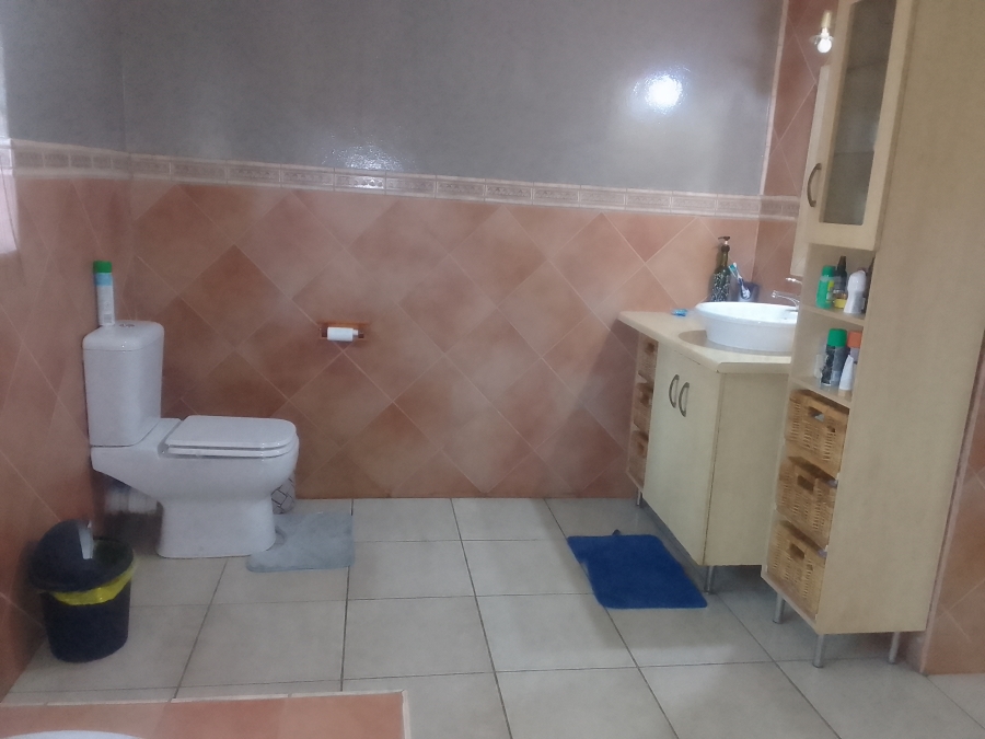 To Let 4 Bedroom Property for Rent in Geelhoutpark North West